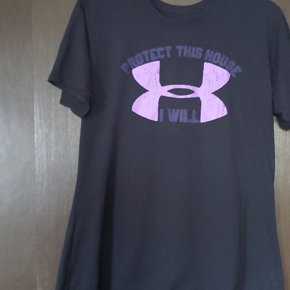 Womens Under armour semi fitted heat gear t shirt